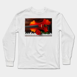 Beautiful Red Rose With Baroque Violin On Keys Long Sleeve T-Shirt